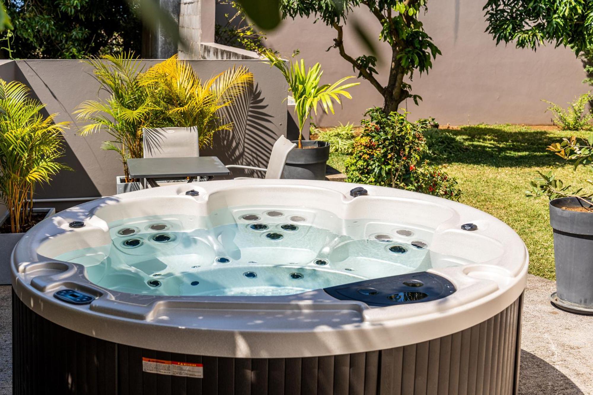 Villa Et Grand Jacuzzi Six Personnes, En Pleine Nature Сен-Жозеф Экстерьер фото