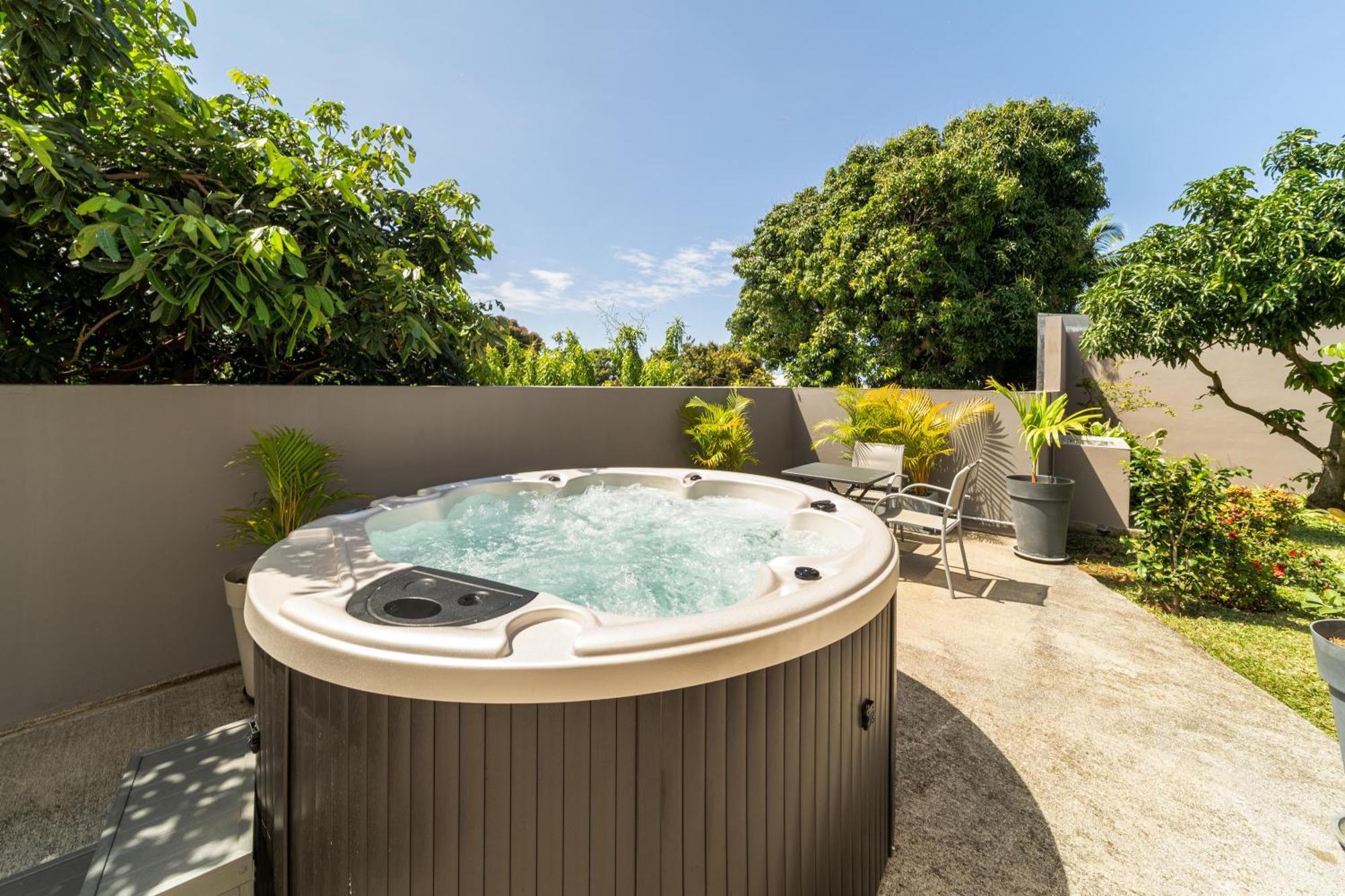 Villa Et Grand Jacuzzi Six Personnes, En Pleine Nature Сен-Жозеф Экстерьер фото